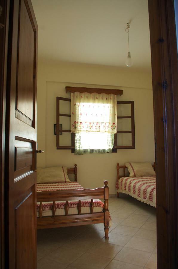 Limnes Home Moutsouna ภายนอก รูปภาพ